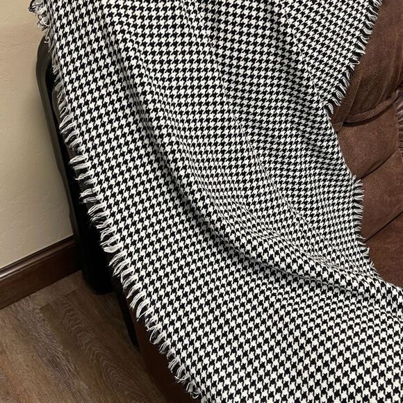 MERONA Scarf Women's One Size Black White Houndstooth Acrylic Fringe Soft Knit - Picture 8 of 9